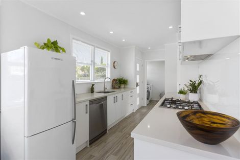 Photo of property in 17b Roseneath Place, Birkdale, Auckland, 0626