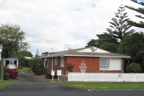 Photo of property in 1/12a Yeovil Road, Te Atatu Peninsula, Auckland, 0610