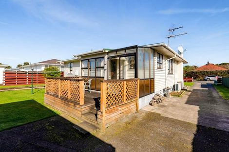 Photo of property in 44 Reid Avenue, Hawera, 4610