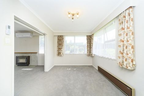 Photo of property in 87 Wikiriwhi Crescent, Awapuni, Palmerston North, 4412