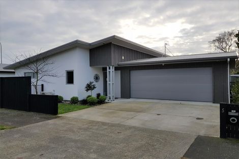 Photo of property in 5 Ake Ake Avenue, Hokowhitu, Palmerston North, 4410