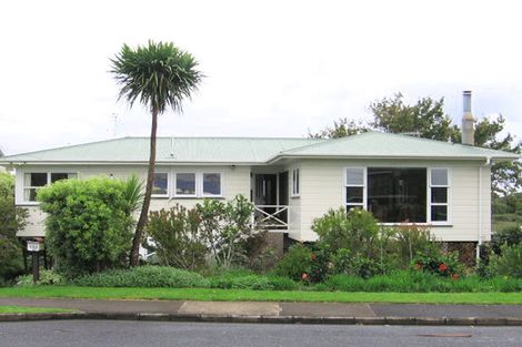 Photo of property in 134 Tiraumea Drive, Pakuranga, Auckland, 2010