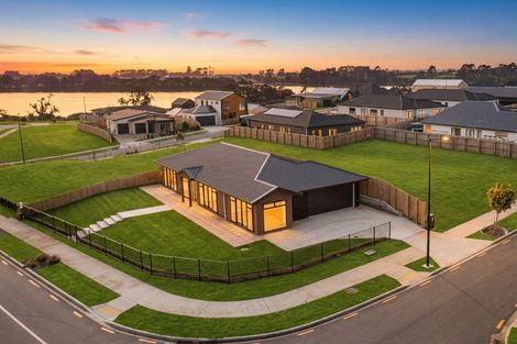 Photo of property in 18 Okohaka Avenue, Glenbrook, 2681