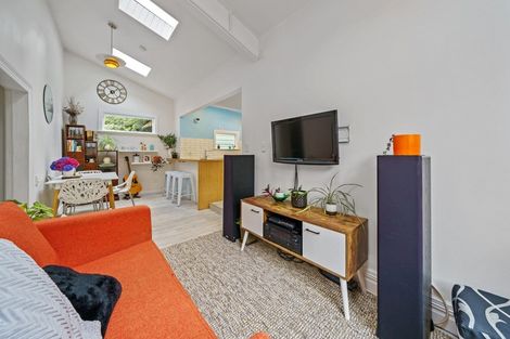 Photo of property in 11 Holloway Road, Aro Valley, Wellington, 6021