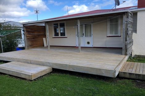 Photo of property in 6 Stephen Avenue, Henderson, Auckland, 0610