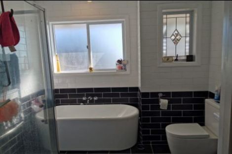 Photo of property in 58 Forest Lake Road, Forest Lake, Hamilton, 3200