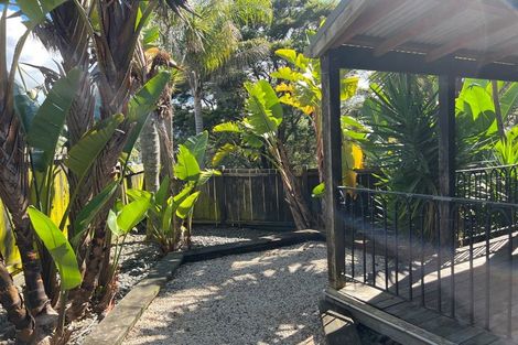 Photo of property in 14 Avonleigh Road, Green Bay, Auckland, 0604
