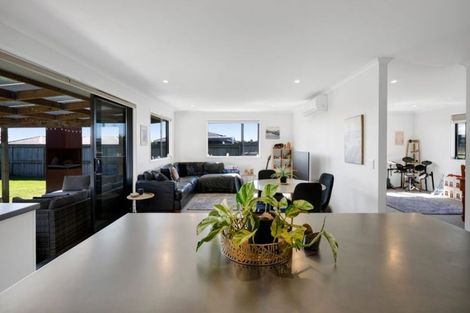 Photo of property in 15 Customhouse Street, Bell Block, New Plymouth, 4312