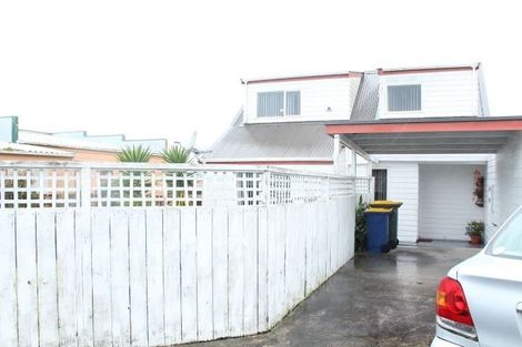 Photo of property in 2/10 Rewa Street, New Lynn, Auckland, 0600