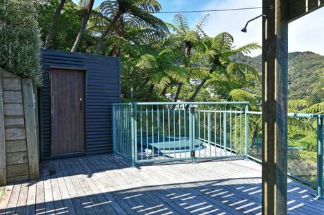 Photo of property in 52 Waitohu Road, York Bay, Lower Hutt, 5013