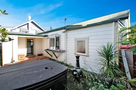 Photo of property in 17 Wallace Place, Westown, New Plymouth, 4310