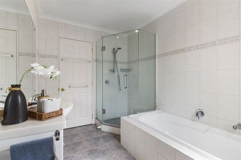 Photo of property in 22 The Esplanade, Eastern Beach, Auckland, 2012