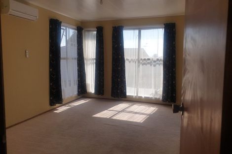 Photo of property in 308 Roscommon Road, Clendon Park, Auckland, 2103