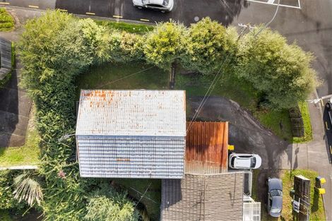 Photo of property in 2 Metcalfe Road, Henderson, Auckland, 0610