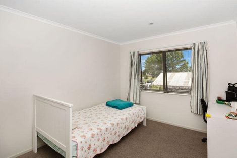 Photo of property in 10/17 Harbour View Road, Te Atatu Peninsula, Auckland, 0610
