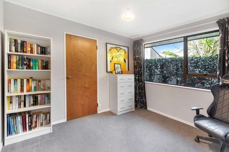 Photo of property in 18 Truscott Grove, Awapuni, Palmerston North, 4412