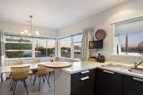 Photo of property in 106 Eversleigh Road, Belmont, Auckland, 0622