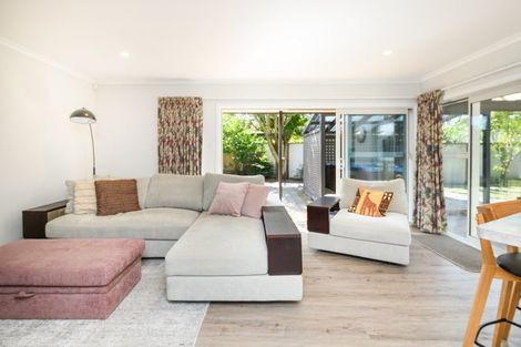 Photo of property in 12 Truscott Grove, Awapuni, Palmerston North, 4412