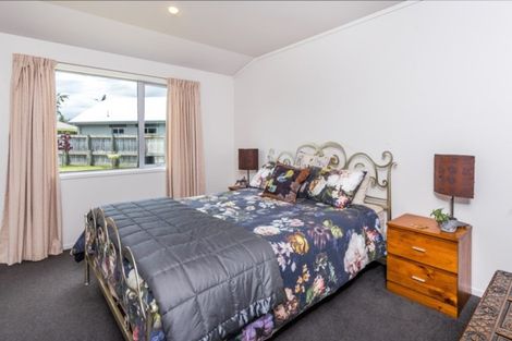 Photo of property in 28 Montgomery Crescent, Kinloch, Taupo, 3377
