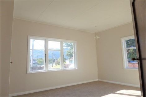 Photo of property in 33 Pirie Crescent, Moera, Lower Hutt, 5010
