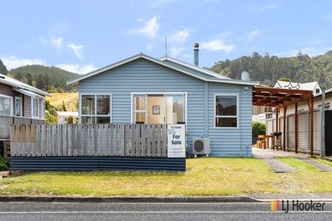 Photo of property in 51 Beach Road, Waihi Beach, 3611