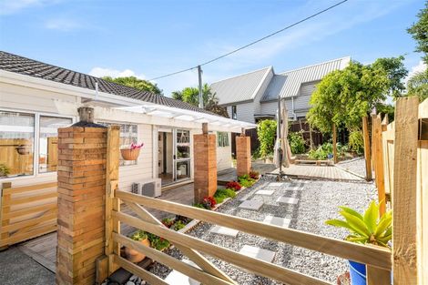 Photo of property in 347a Triangle Road, Massey, Auckland, 0614