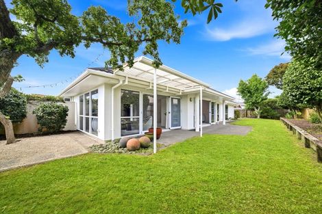 Photo of property in 22 Suncrest Drive, West Harbour, Auckland, 0618