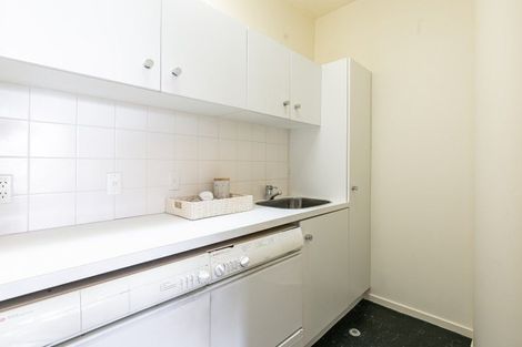 Photo of property in 19 Lawson Place, Mount Victoria, Wellington, 6011