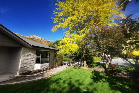 Photo of property in 10 Innes Place, Arrowtown, 9302