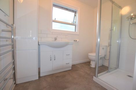 Photo of property in 19 Cleve Road, Green Bay, Auckland, 0604