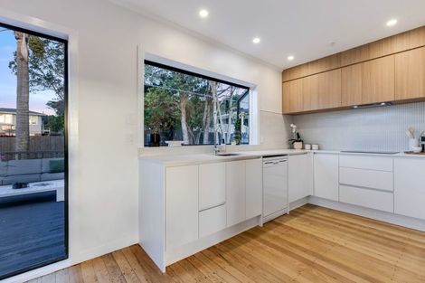 Photo of property in 19 Highland Avenue, Titirangi, Auckland, 0604