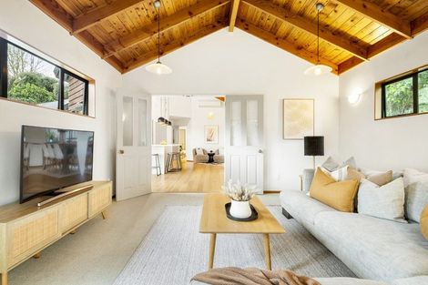 Photo of property in 24a Seaview Avenue, Northcote, Auckland, 0627