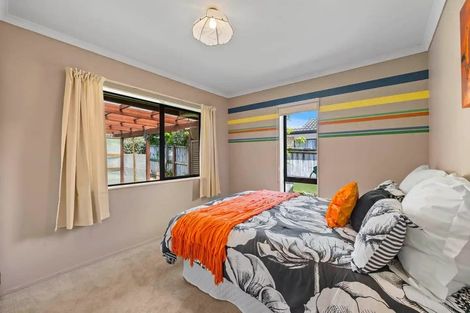 Photo of property in 19 Reybert Place, Massey, Auckland, 0614