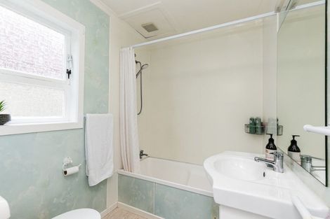 Photo of property in 84 Rolleston Street, Mount Cook, Wellington, 6021