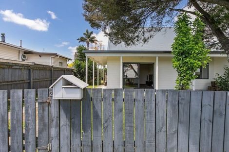 Photo of property in 2 Braeburn Place, Takanini, 2112