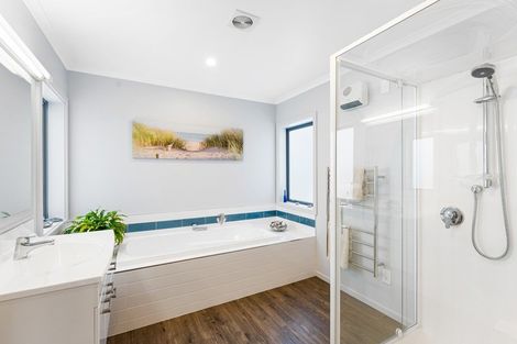 Photo of property in 38 Resolution Drive, Whitby, Porirua, 5024