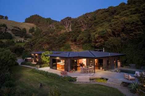 Photo of property in 380 Whaanga Road, Raglan, 3297