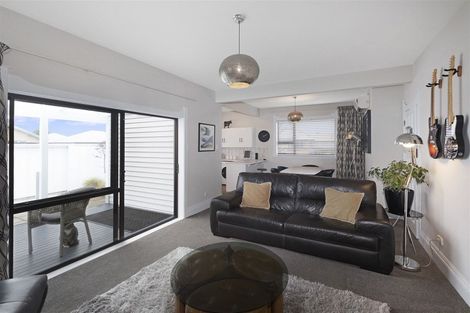 Photo of property in 82 Olliviers Road, Phillipstown, Christchurch, 8011