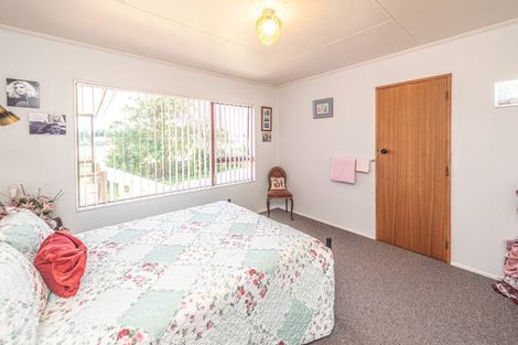 Photo of property in 18 Swinbourne Street, Waverley, 4510