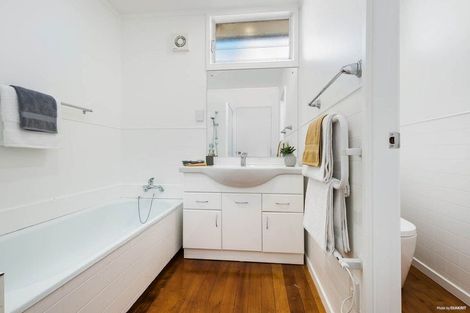 Photo of property in 2/110 Sylvan Avenue, Northcote, Auckland, 0627