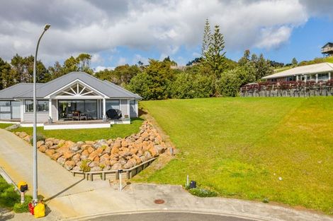 Photo of property in 11 Frangipani Street, Cable Bay, 0420