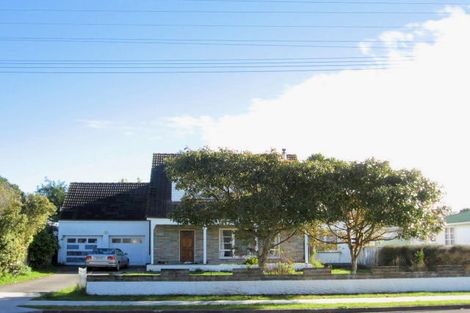 Photo of property in 27 Domain Road, Otaki, 5512