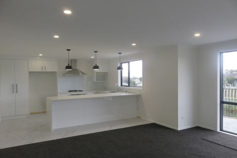 Photo of property in 16 Te Tiireke Drive, Glenview, Hamilton, 3206