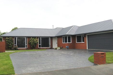 Photo of property in 22 Farnswood Place, Redwood, Christchurch, 8051