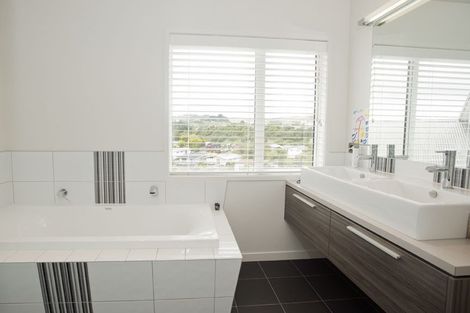 Photo of property in 38 Hawtrey Terrace, Churton Park, Wellington, 6037