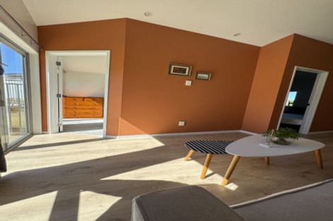 Photo of property in 8 September Place, Forrest Hill, Auckland, 0620