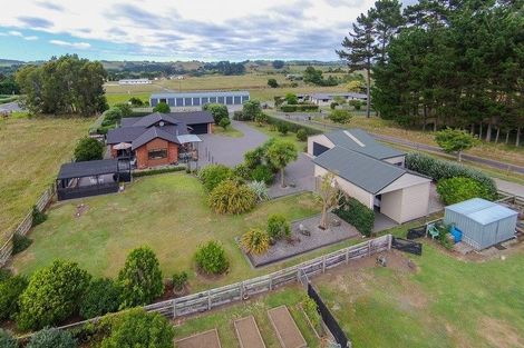Photo of property in 12 Beach Road, Urenui, 4377