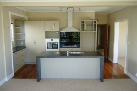 Photo of property in 24 Colenso Avenue, Hospital Hill, Napier, 4110