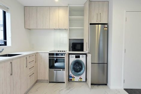 Photo of property in 1/23 Awaroa Road, Sunnyvale, Auckland, 0612