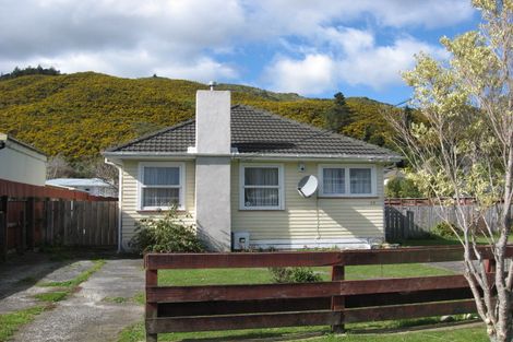 Photo of property in 59 Peel Place, Wainuiomata, Lower Hutt, 5014